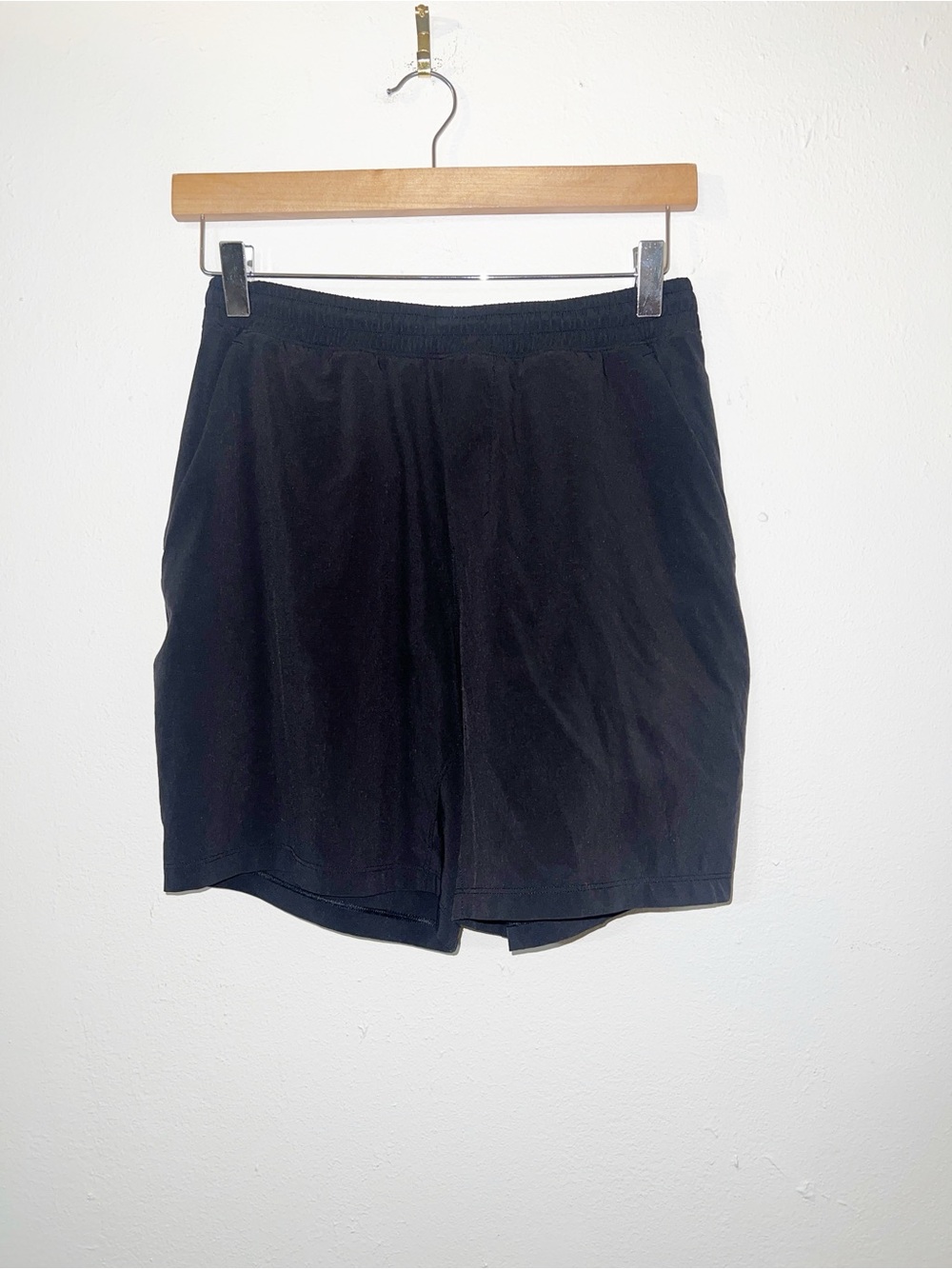Lululemon Men's Unlined Black Pull On Breathable Athletic 7” inseam Shorts